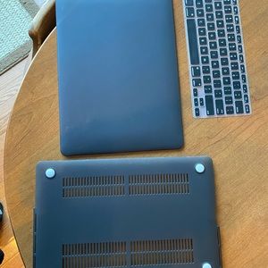 NWOT MacBook cover and keyboard cover